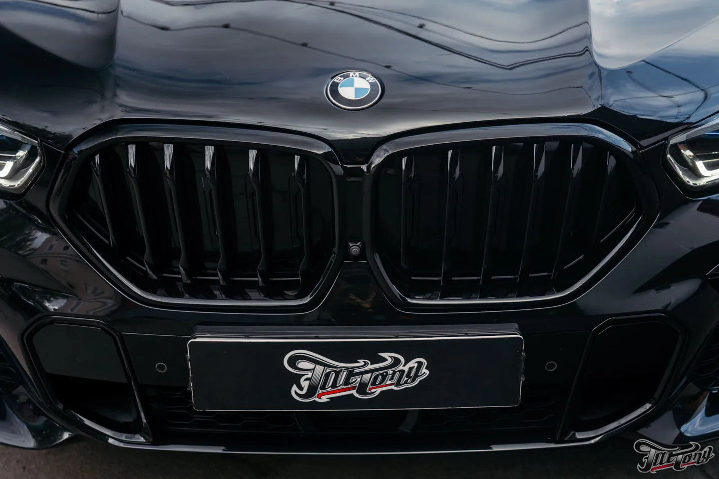 Ремонт и окрас двери, антихром и защита оптики полиуретаном для BMW X6